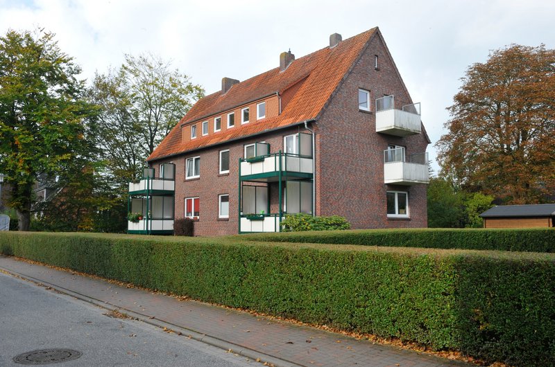 Mehrfamilienhaus der Wohnungsbau Friesland mit drei Etagen in Jever
