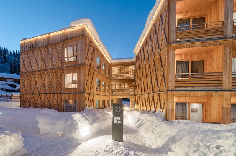 Tirol Lodge: Ein Bad aus Holz