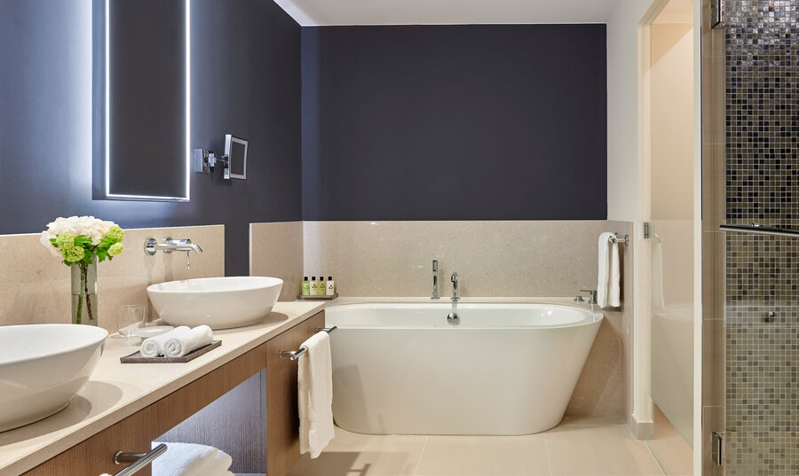 Starlet Oval Silhouette Badewanne von Bette aus glasiertem Titan-Stahl Starlet Oval Silhouette Badewanne von Bette aus glasiertem Titan-Stahl