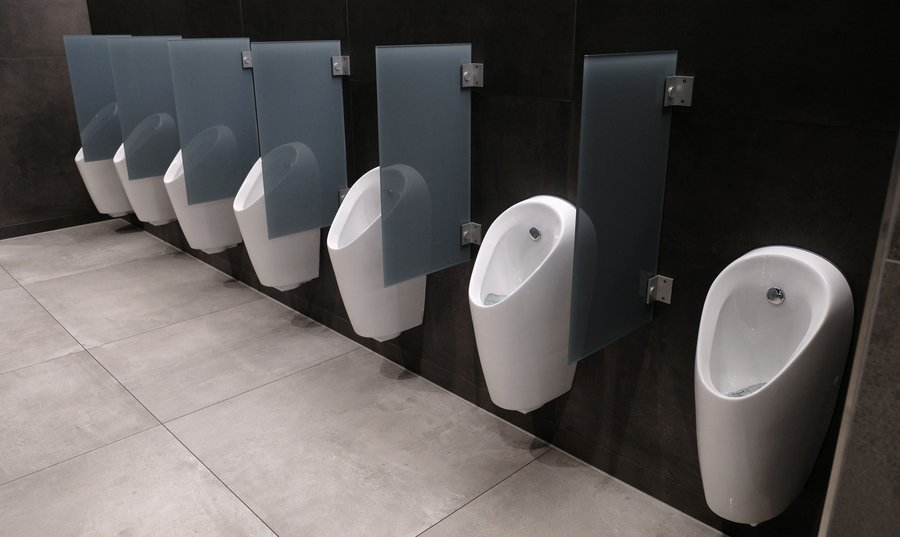 Das Urinal Selva von Geberit im Düsseldorfer Flughafen