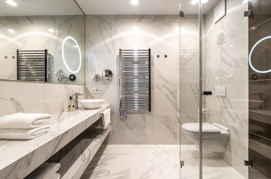 Badezimmer der Suite Charles Brown im Designhotel Laurichhof Badezimmer der Suite Charles Brown im Designhotel Laurichhof