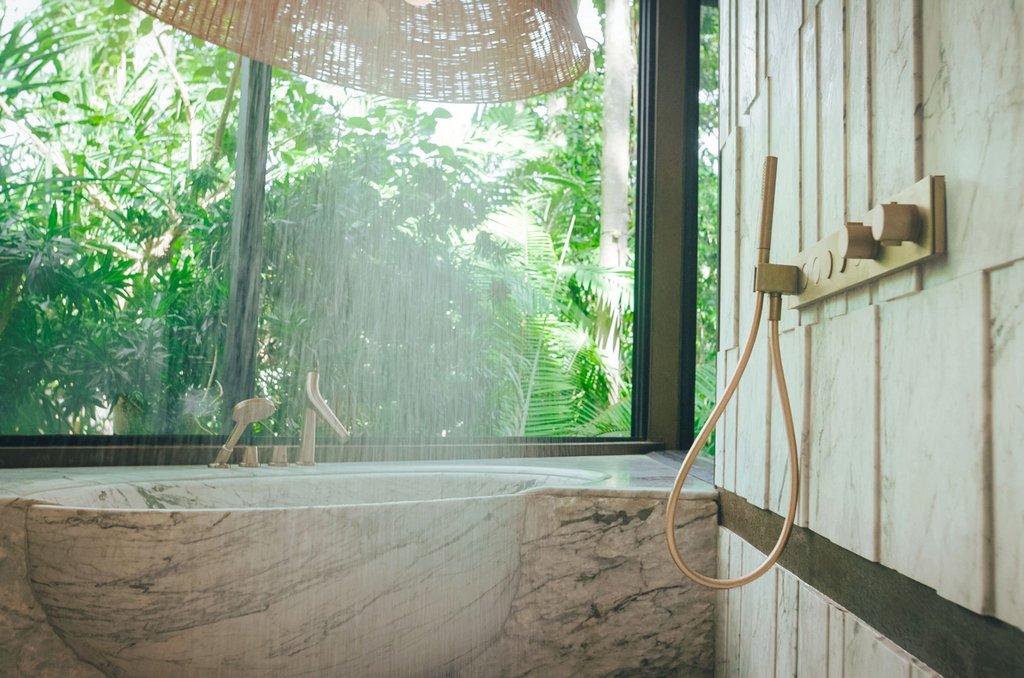 Badezimmer der Villa im balischen Dschungel