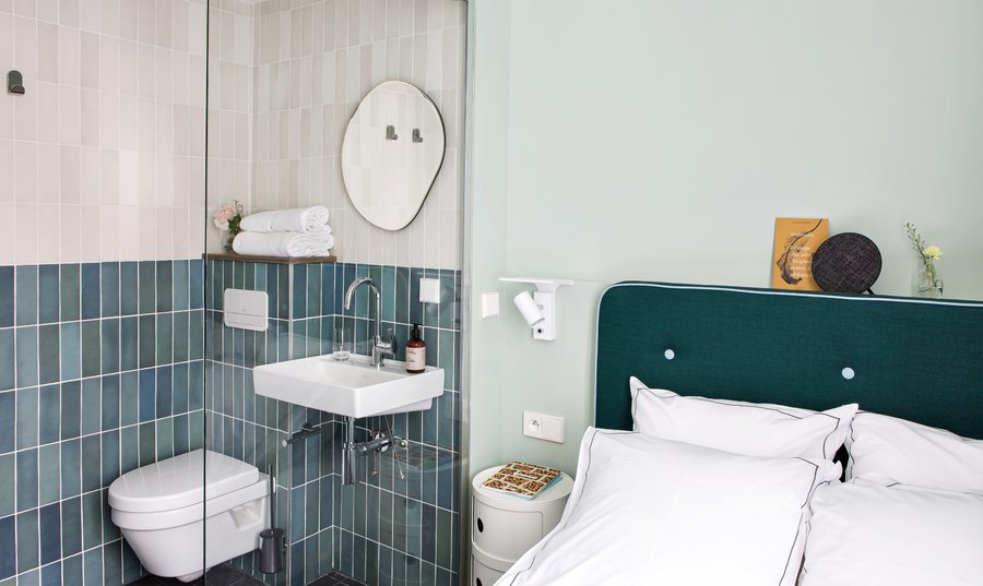 Bade-Schlafzimmer im Pariser Hotel Ami