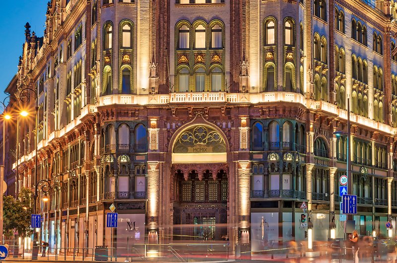 Fassade Párisi Udvar Hotel in Budapest, Ungarn