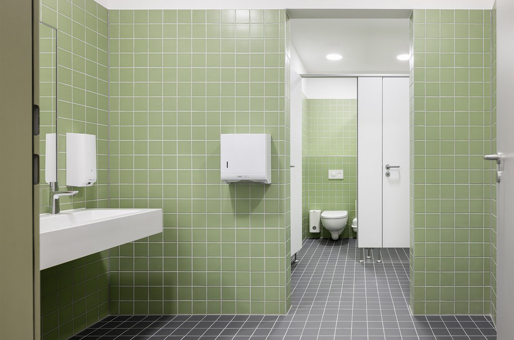 Sanitärraum der Michael-Ende-Grundschule in Potsdam