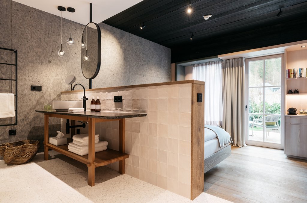 In den Raum integrierter Waschplatz im Hotel Refugium Lunz