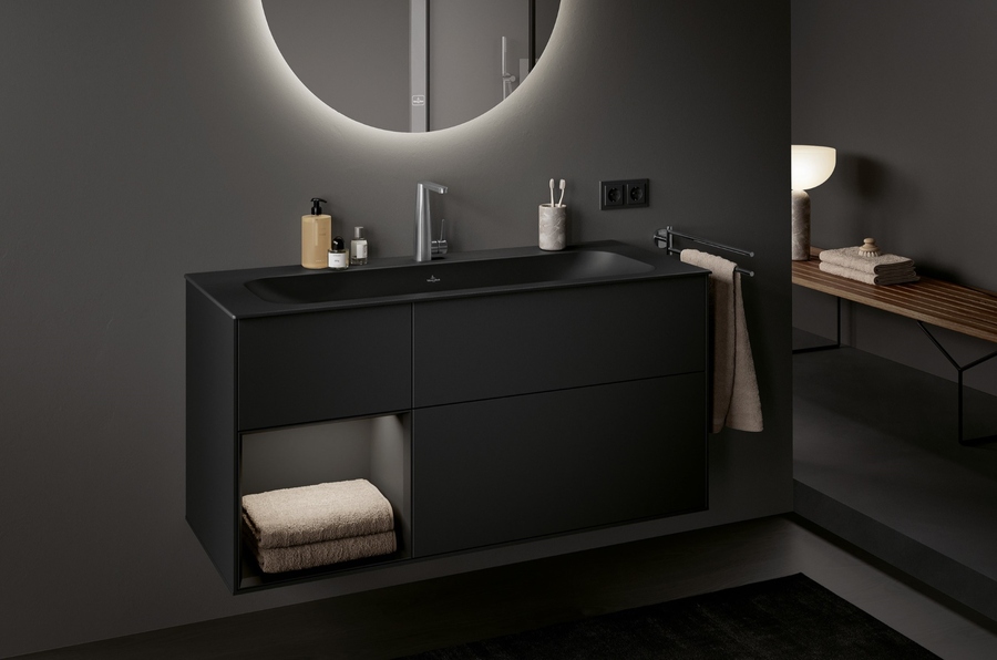 Badmöbel der Finion-all-Black-Kollektion von Villeroy & Boch