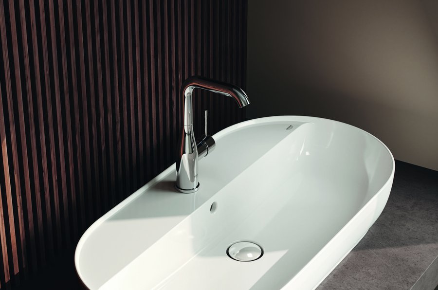 Armatur und Waschtisch der Serie Essence von Grohe
