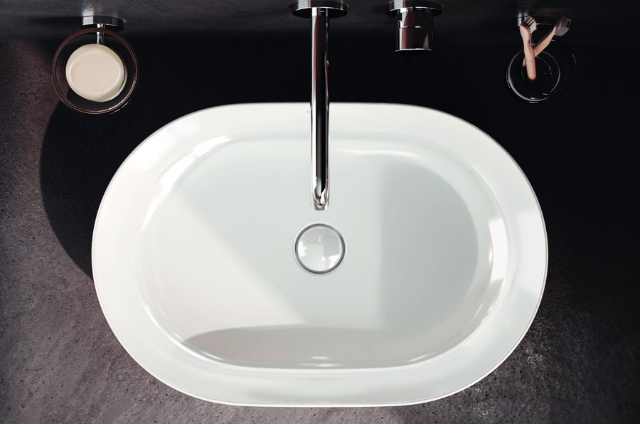 Armatur und Waschtisch der Serie Essence von Grohe