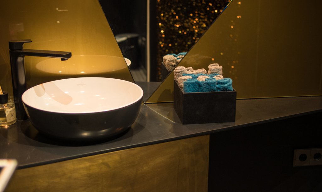 Waschbecken wie Langspielplatten unterfahrbarer Waschplatz