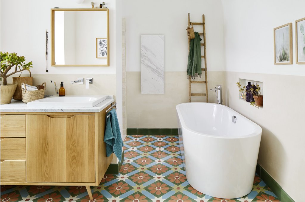 Badezimmer einer ehemaligen Klosterruine mit Produkten von Kaldewei Badezimmer einer ehemaligen Klosterruine mit Produkten von Kaldewei