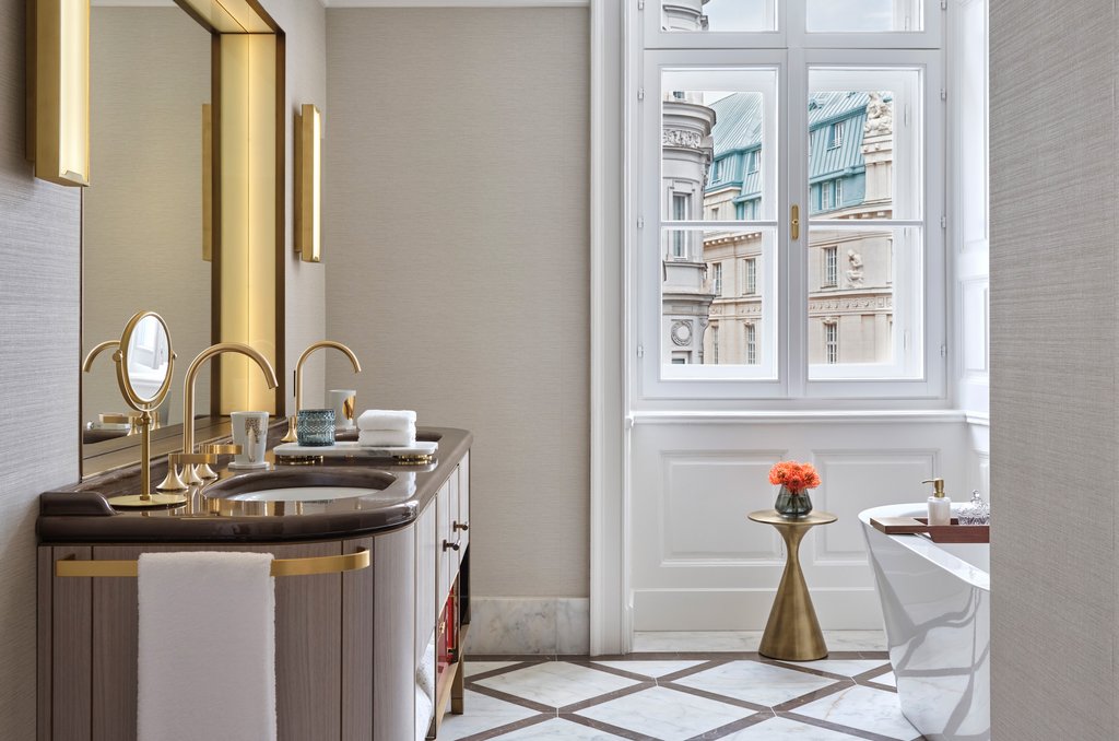 Badezimmer im Foto: Rosewood Vienna