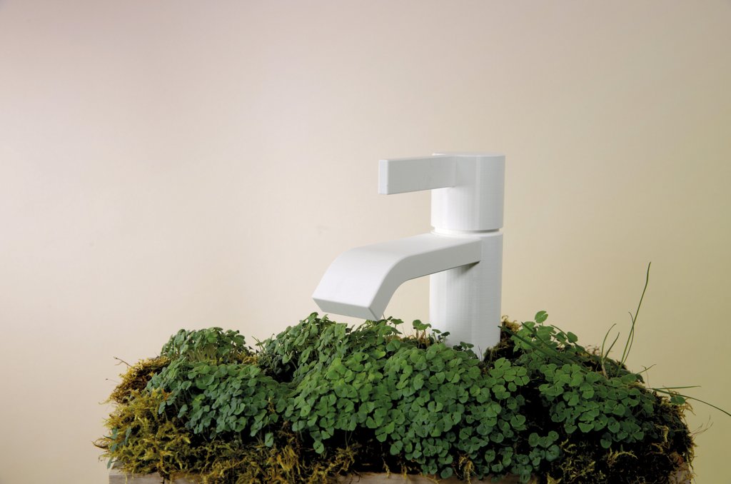 Pflanzen im Bad der Ausstellung Transformative Spaces