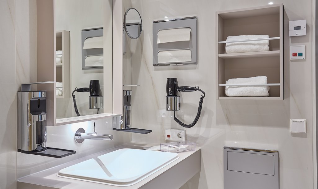 Die Badezimmer in der Waldklinik Eisenberg Die Badezimmer in der Waldklinik Eisenberg