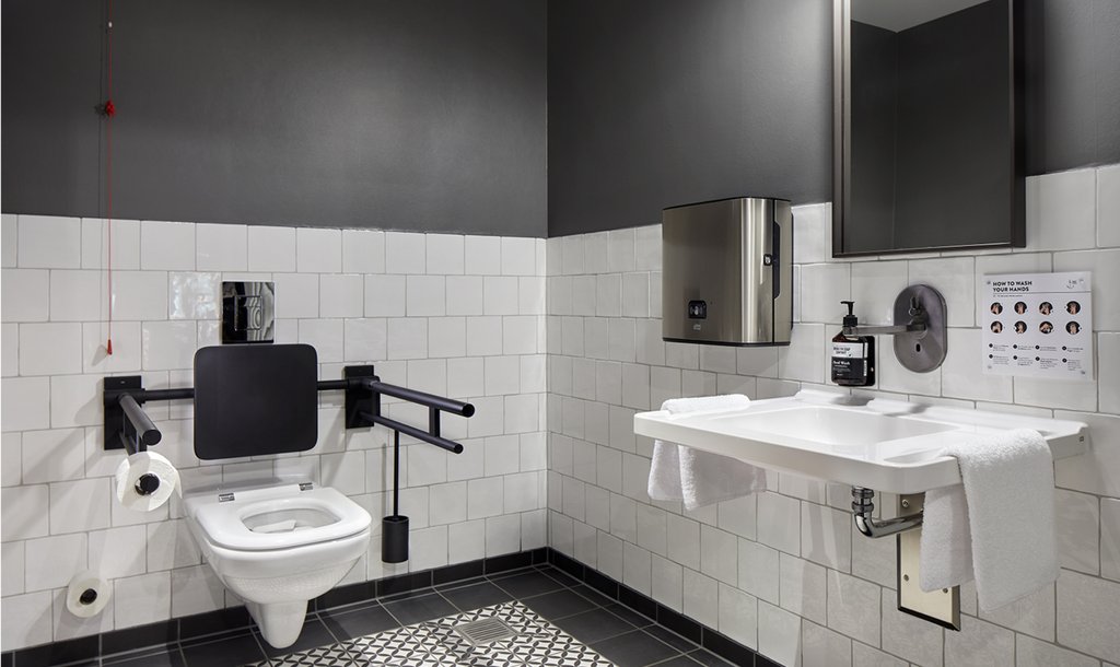 HEWI-Produkte der Serie 900 in den Badezimmern des Lighthouse Hotel & Spa Büsum HEWI-Produkte der Serie 900 in den Badezimmern des Lighthouse Hotel & Spa Büsum