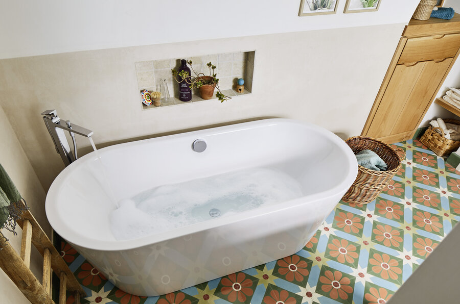 Badezimmer einer ehemaligen Klosterruine mit Produkten von Kaldewei Badezimmer einer ehemaligen Klosterruine mit Produkten von Kaldewei