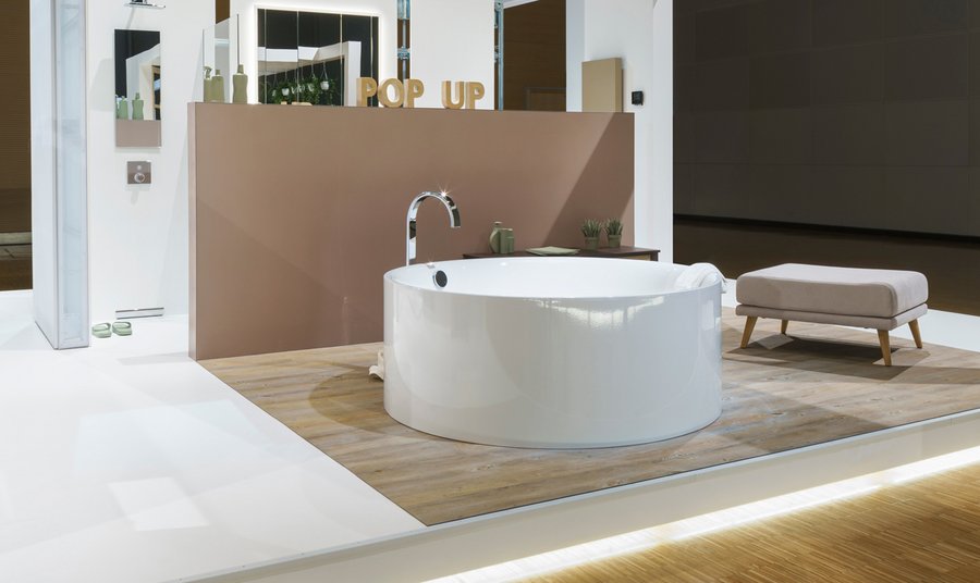 Ausstellung Pop up my Bathroom: Freistehende Badewanne BettePond Silhouette auf der ISH digital 2021 