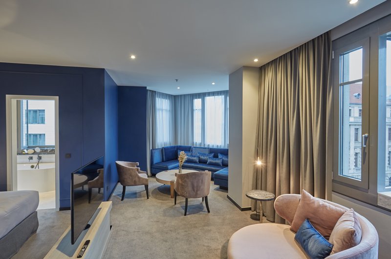 Zimmer des Hotels Luc Berlin in Preußischblau