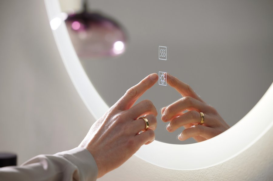 Accura-Spiegel von Burgbad mit umlaufender LED-Beleuchtung und Heizung