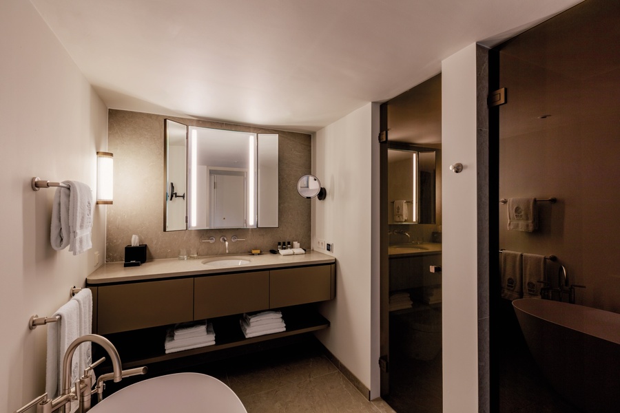 Loftbäder im The Dylan Amsterdam mit Armaturen von Dornbracht