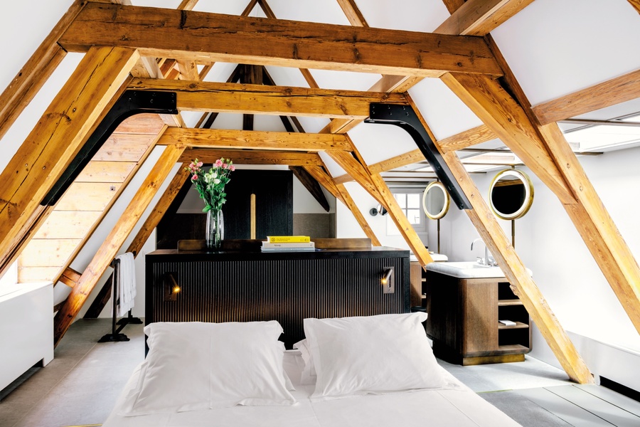 Schlaf-Badbereich der Suiten im The Dylan Amsterdam