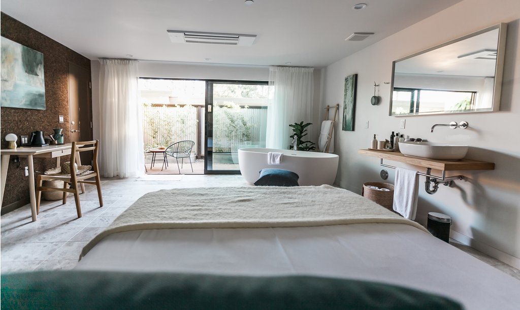 Freistehende Badewanne im Raum Fire Freistehende Badewanne im Raum Fire