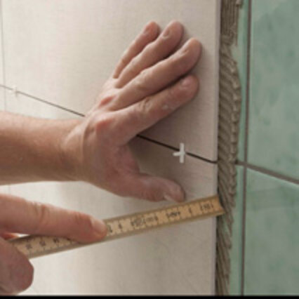 Ganzheitliche Raumplanung: Wandgestaltung im Bad im Konsens mit