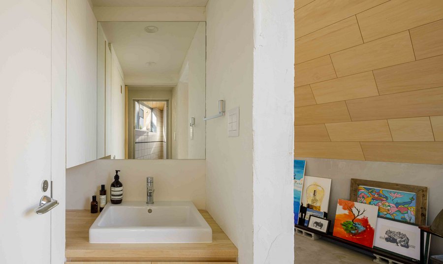 Badezimmer mit dem Waschbecken Vero von Duravit