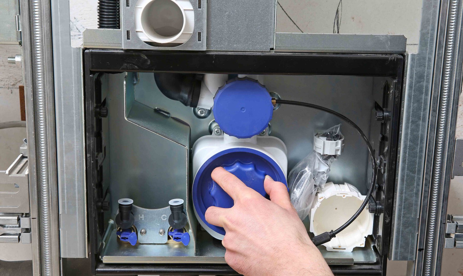 Architekturbüro stattet Musterbad mit Geberit ONE aus . Architekturbüro