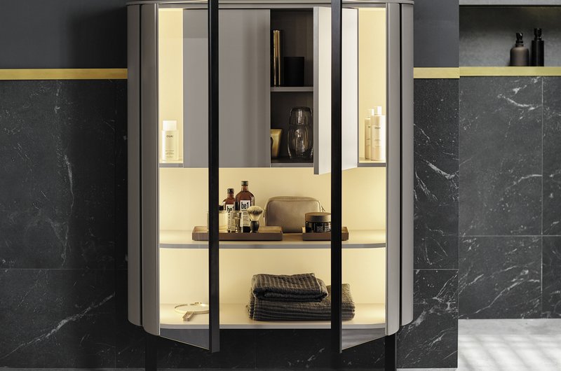 Vitrinenschrank aus der neuen Burgbad-Kollektion Lavo 2.0 in Basaltgrau Matt
