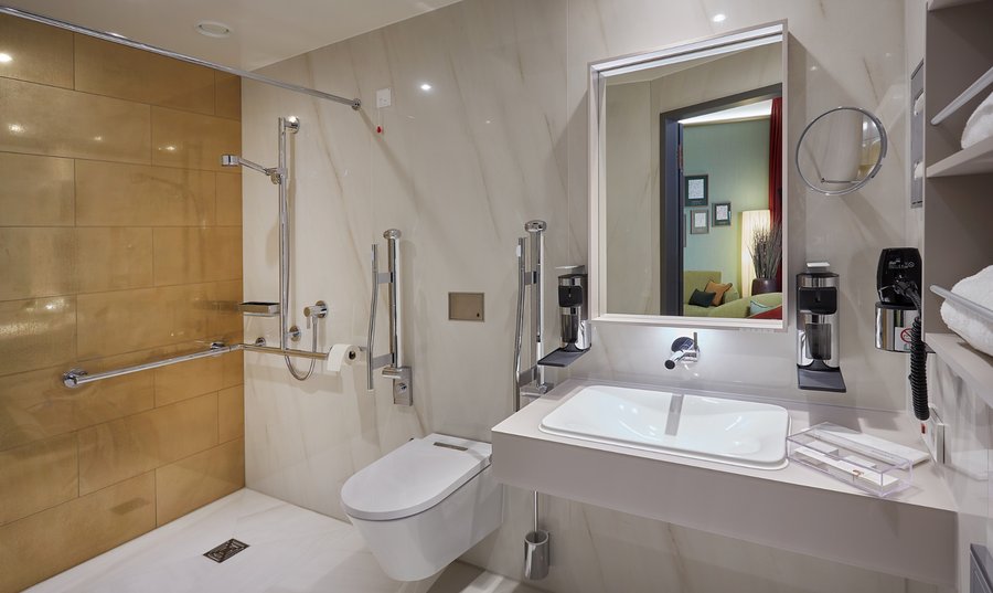 Die Badezimmer in der Waldklinik Eisenberg