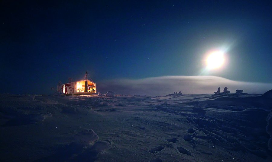 Mini-Hauses aus DublDom-Modulen in Kandalaksha auf der Halbinsel Kola