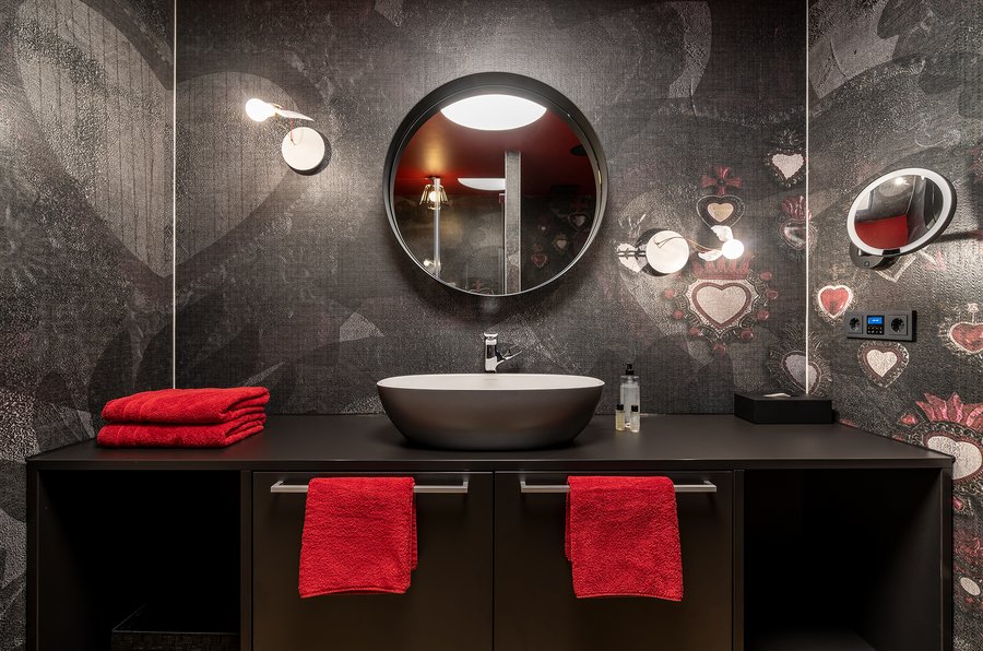Badezimmer der Suite Casa Novum im Designhotel Laurichhof