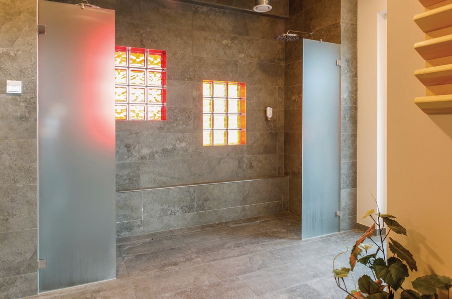 Badezimmer Sonnenhotel Weingut Römmert mit Fliesen von Agrob Buchtal
