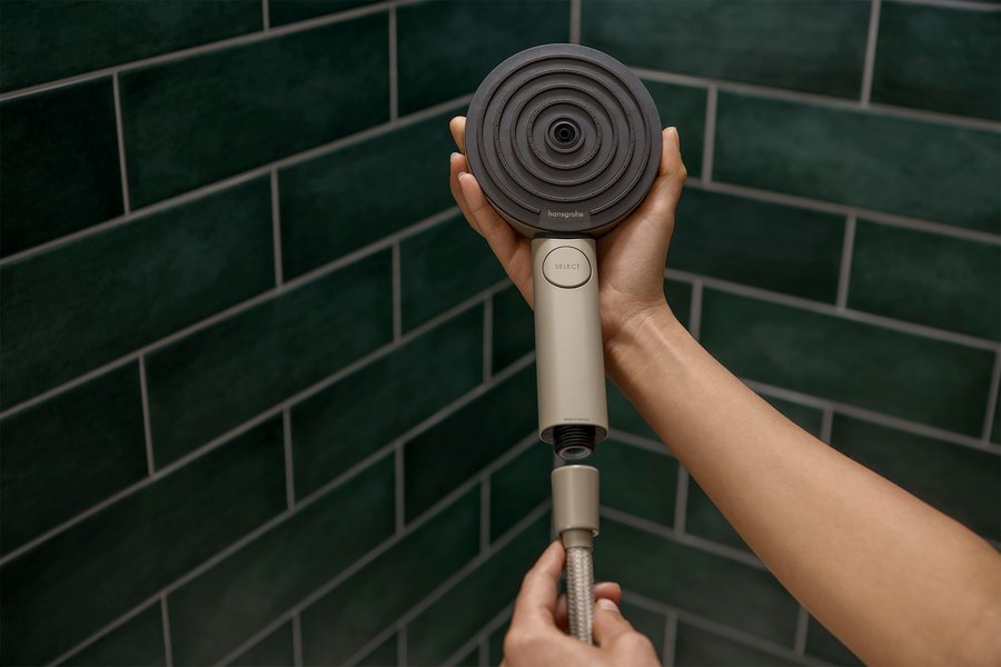 Die Hand­brause der Pulsify Planet Edition ist kom­plett chrom­frei gefer­tigt. Alle ein­ge­setz­ten Roh­stoffe sind recy­cle­bar.