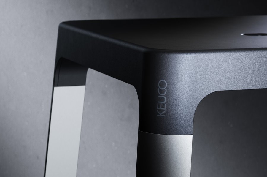 Hocker der barrierefreien Badprodukteserie KEUCO Axess, designt von Sudio F.A. Porsche