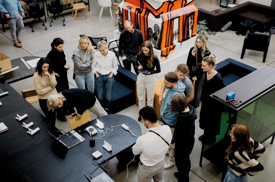 Kreativer Austausch im Arbeitsprozess der Ausstellung Transformative Spaces