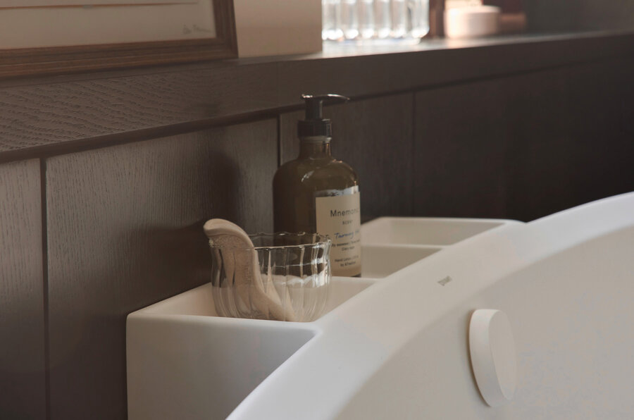 Badewanne mit Stauraumbox der Kolletion Aurena von Duravit