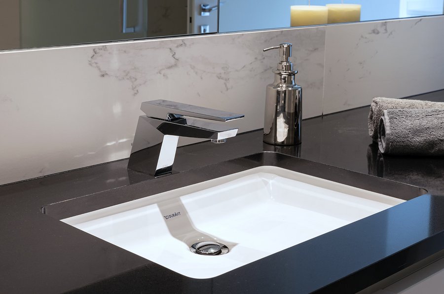 Einbauwaschbecken der Serie Starck 3 von Duravit in den Badezimmern des One Thousand Museum 