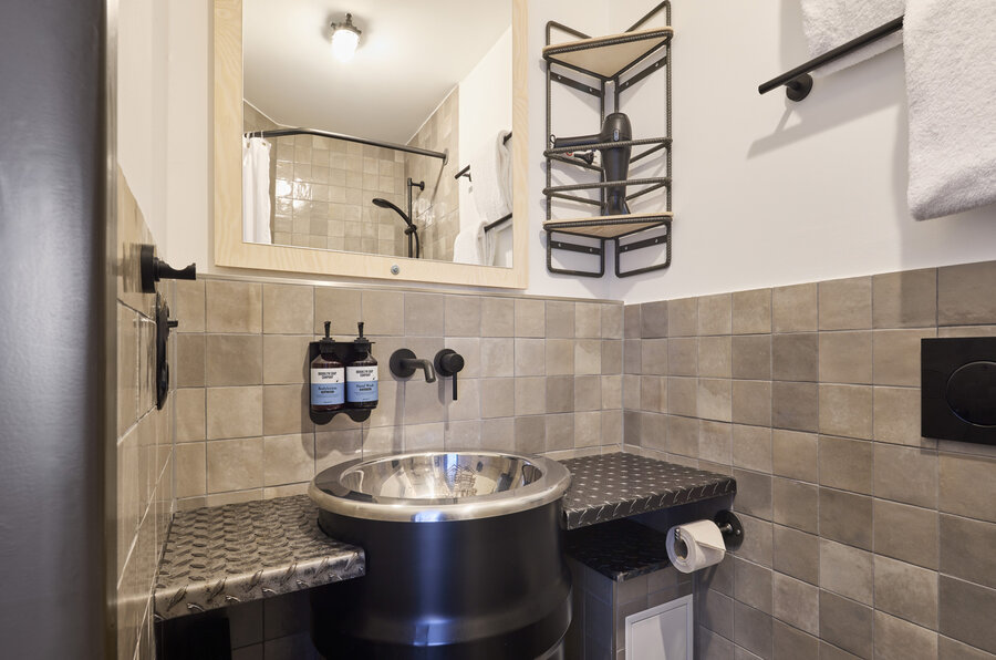 Badezimmer Bretterbude Büsum mit Ideal Standa