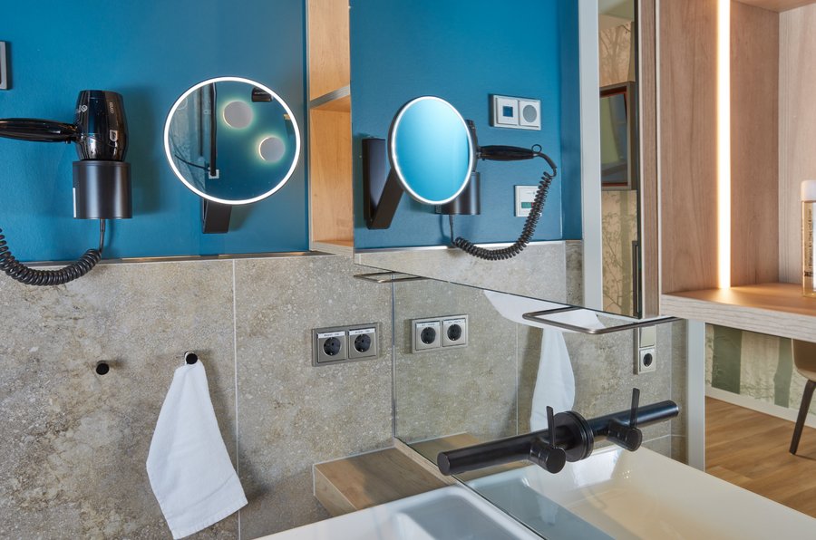 Badezimmer der Wahlstation im DRK Kran­ken­haus Chem­nitz-Raben­stein