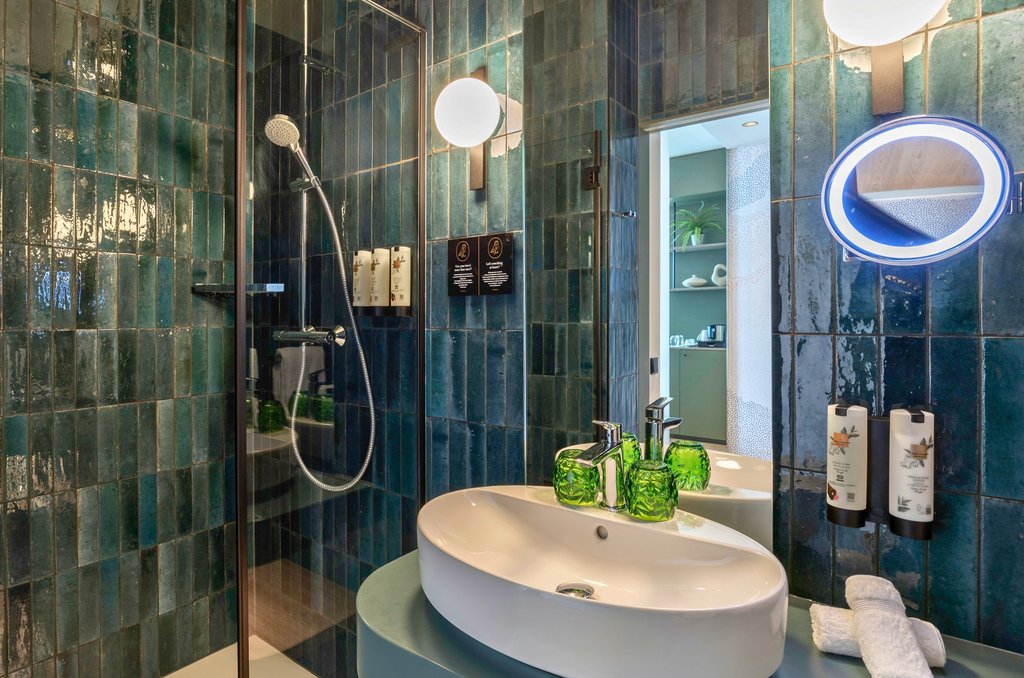 Badezimmer im IHG voco Brus­sels City North Hotel